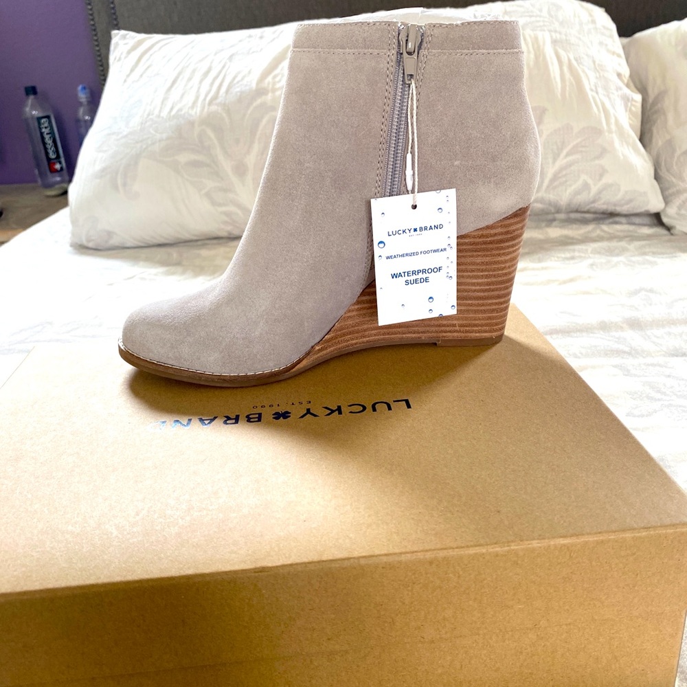NWT Suede lucky brand wedge booties size 9